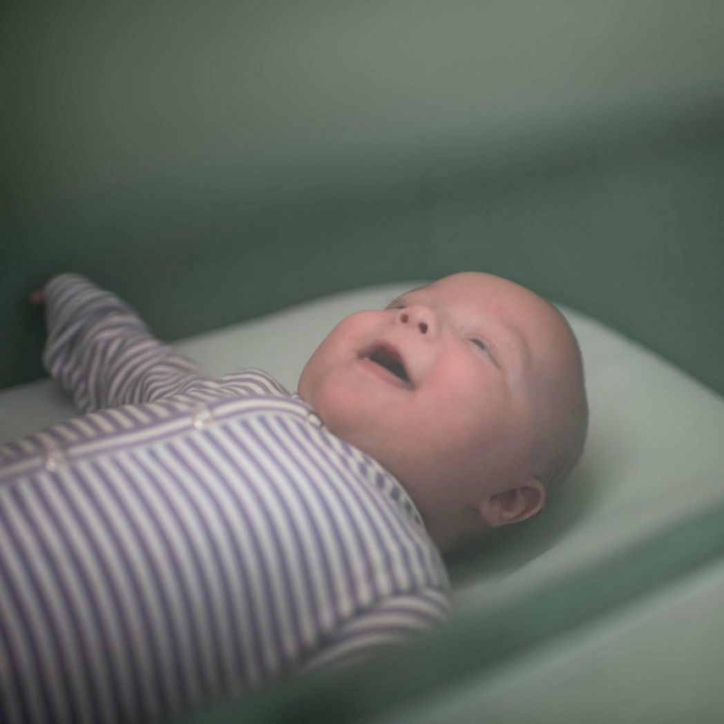 Lit cododo Maxi-Cosi Iora, lit cododo pliable pour bébé, 0-6 mois, 9 kg max, 4 positions d'inclinaison et 5 hauteurs, système coulissant, matelas confort, grand panier, facile à transporter, Essential Graphite