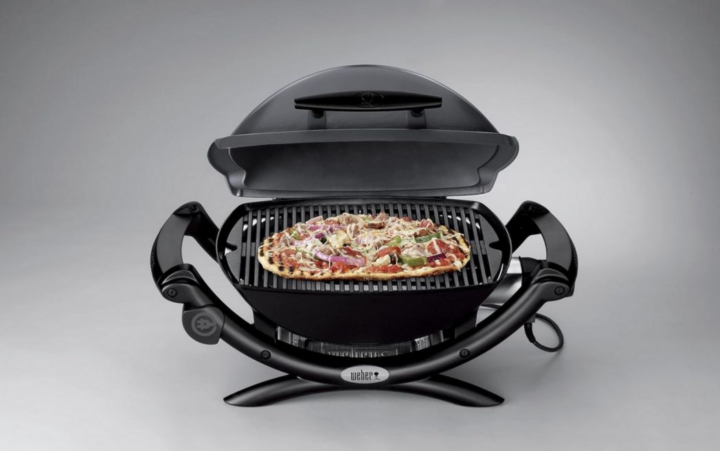 Barbecue électrique Weber Q1400, surface de cuisson 43 x 32 cm, portable, grille en fonte émaillée divisée en 2 parties, couvercle et cuve en fonte d'aluminium - Gris foncé (52020053)