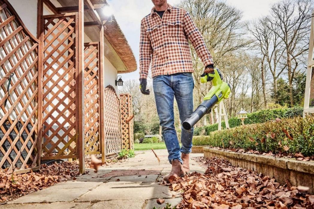 RYOBI - Souffleur aspirateur broyeur sans fil 18 volts ONE+, sans balais - 201 km/h (livré sans batterie) - OBV18