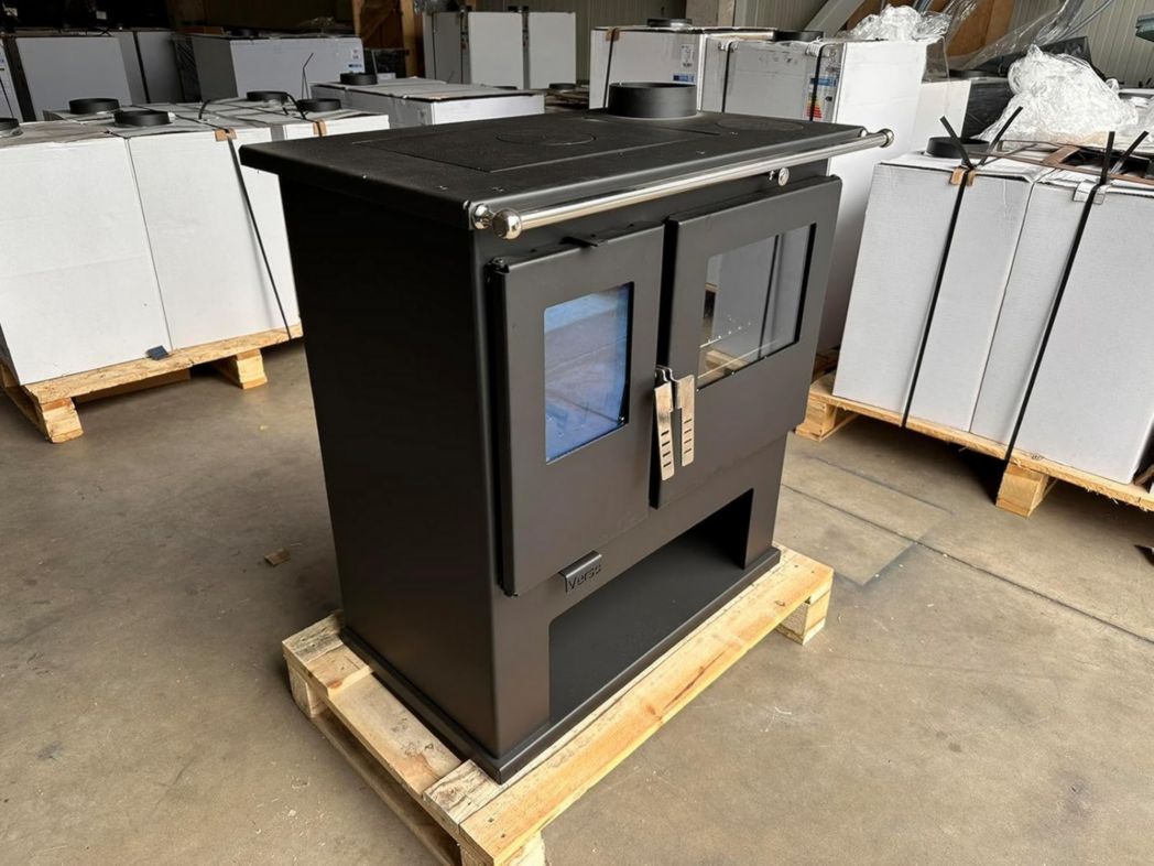 Verso Cs - Cuisinière à bois - 7,7 kW - Four de cuisine puissant au style traditionnel et à l'efficacité moderne - Noir