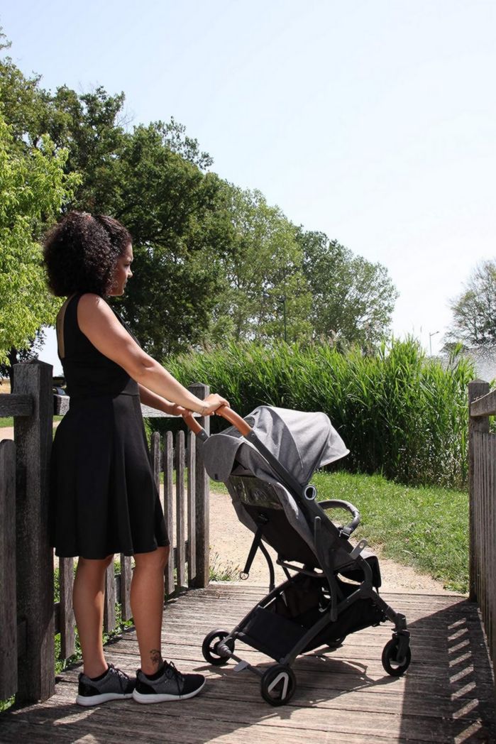 Poussette compacte CASSY 6-48 mois, légère et maniable - pliage d'une seule main - Sac de transport et porte-gobelet inclus - Nania (gris)