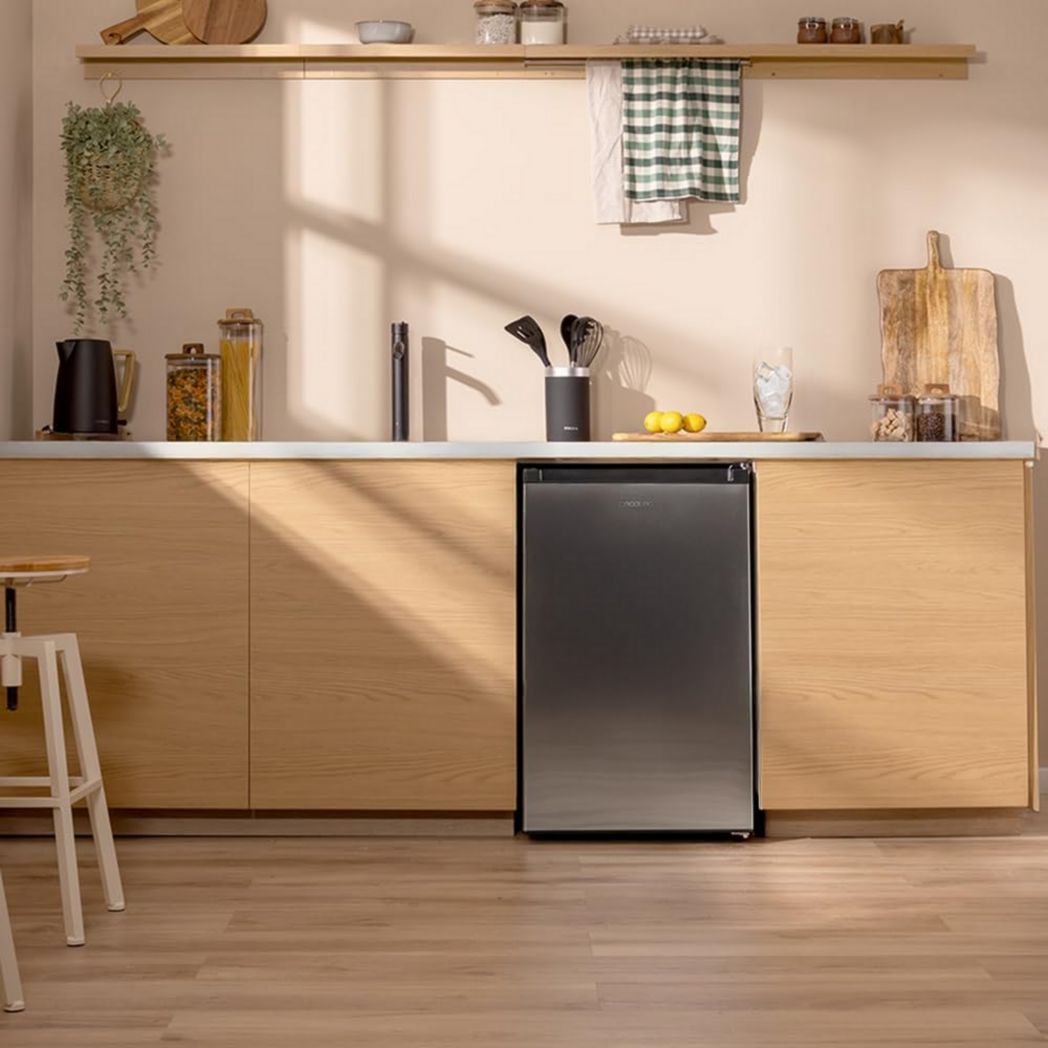 Congélateur vertical en acier inoxydable Cecotec Bolero CoolMarket TF 87 87 litres. Congélateur vertical en acier inoxydable de 83,6 cm de haut et 50,6 cm de large avec une grande capacité et une classe énergétique E.