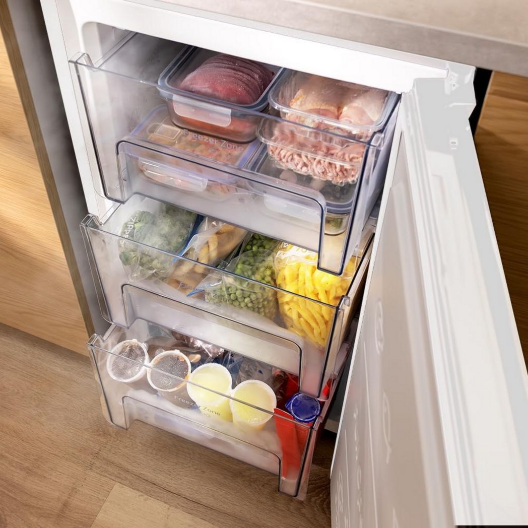 Congélateur vertical en acier inoxydable Cecotec Bolero CoolMarket TF 87 87 litres. Congélateur vertical en acier inoxydable de 83,6 cm de haut et 50,6 cm de large avec une grande capacité et une classe énergétique E.