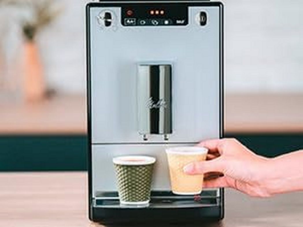 Melitta Caffeo Solo Noir Pure Black, Machine à café à grains avec broyeur et système d'extraction d'arômes, écran LED, mode 1 à 2 tasses, machine à expresso, automatique, E950-222, 1400 W