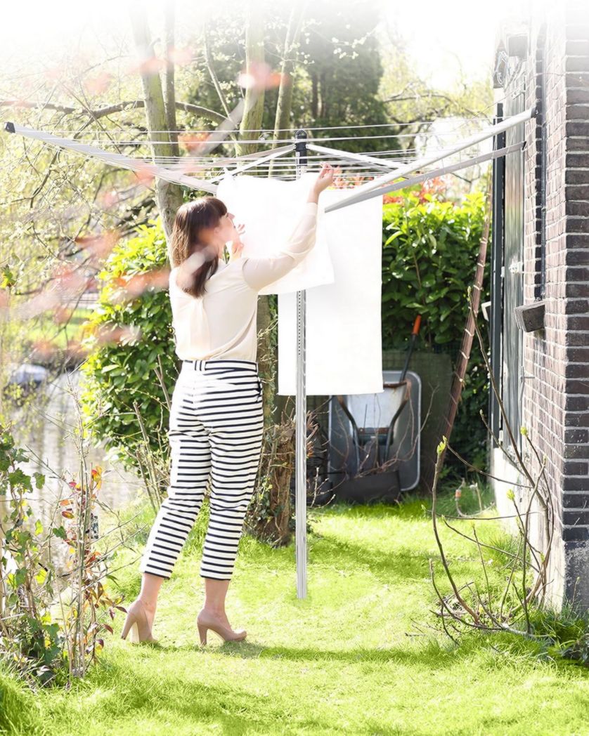 Brabantia - Séchoir à linge Lift-O-Matic - Étendoir à linge d'extérieur - Antidérapant - Résistant aux UV, 60 m - Rotation fluide - Pratique - Douille métallique à planter - Gris métallisé - 295 cm