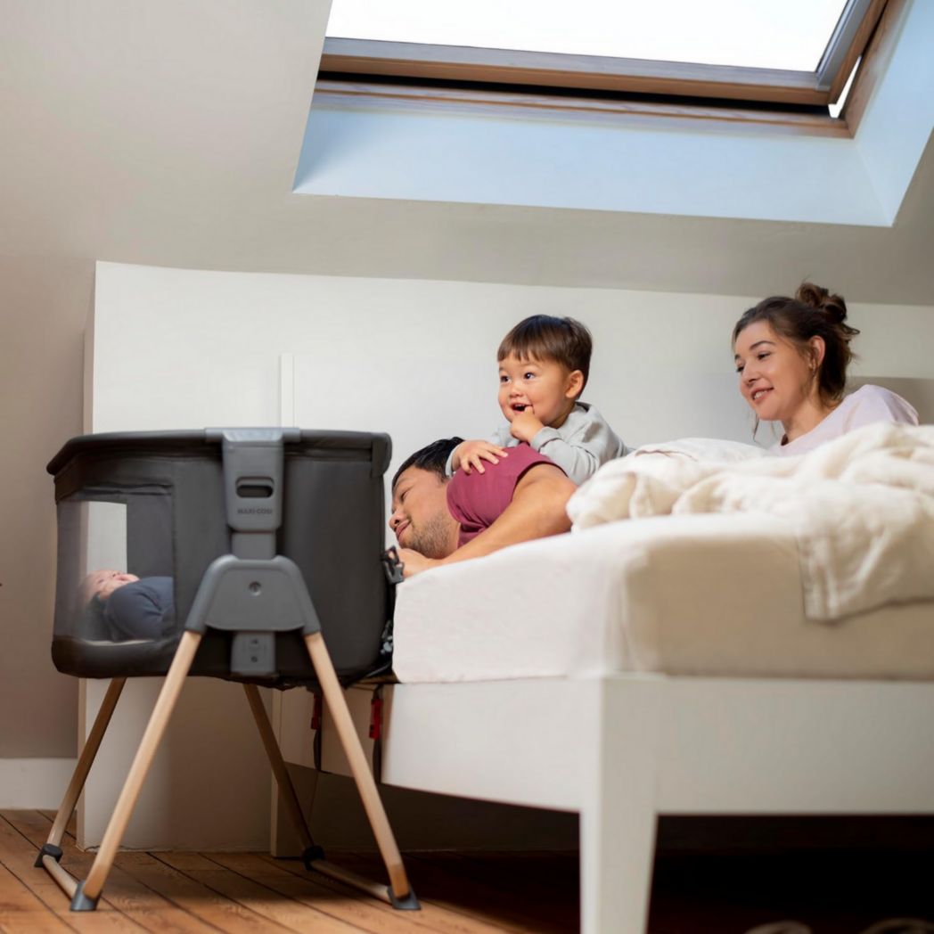 Lit cododo Maxi-Cosi Iora, lit cododo pliable pour bébé, 0-6 mois, 9 kg max, 4 positions d'inclinaison et 5 hauteurs, système coulissant, matelas confort, grand panier, facile à transporter, Essential Graphite