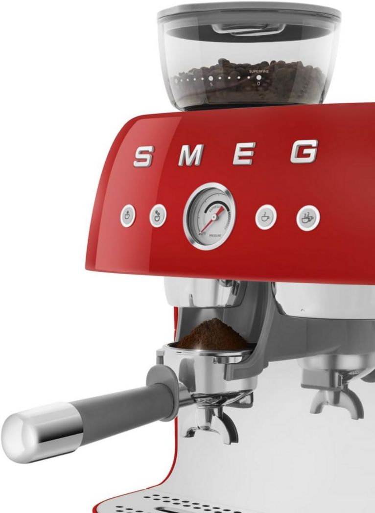 Machine à expresso manuelle Smeg EGF03CREU, avec moulin à grains intégré, thermoblock, 4 niveaux de température, buse vapeur et manomètre, réservoir 1 L, dimensions compactes, 1350 W, couleur crème