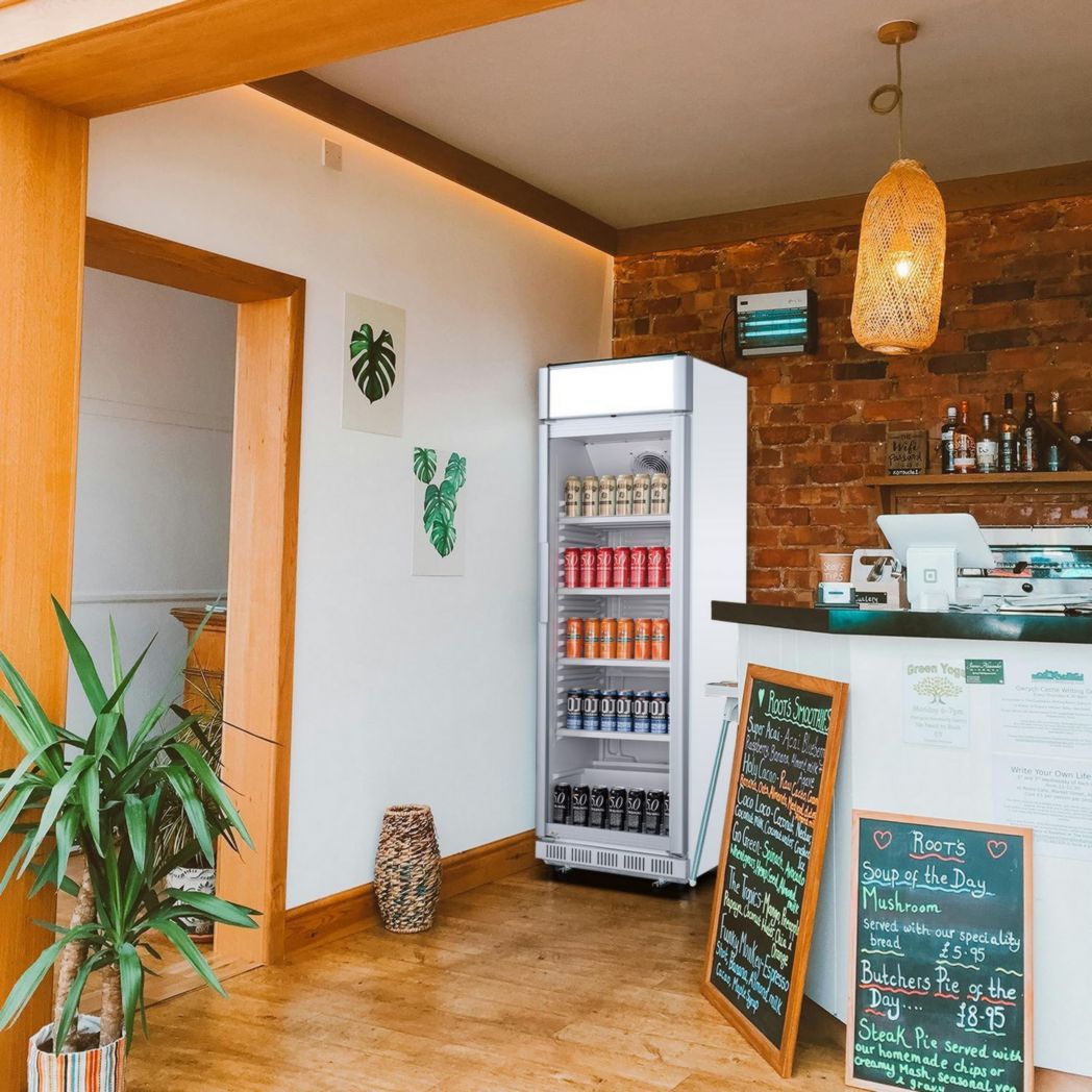 Réfrigérateur à boissons professionnel METRO GSC2360B, acier/verre, 62 x 63,6 x 175,3 cm, 347 L, avec serrure, noir