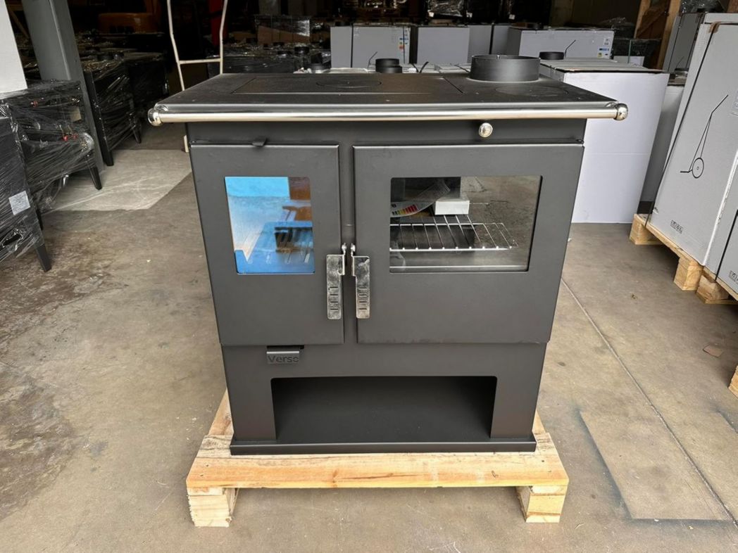 Verso Cs - Cuisinière à bois - 7,7 kW - Four de cuisine puissant au style traditionnel et à l'efficacité moderne - Noir