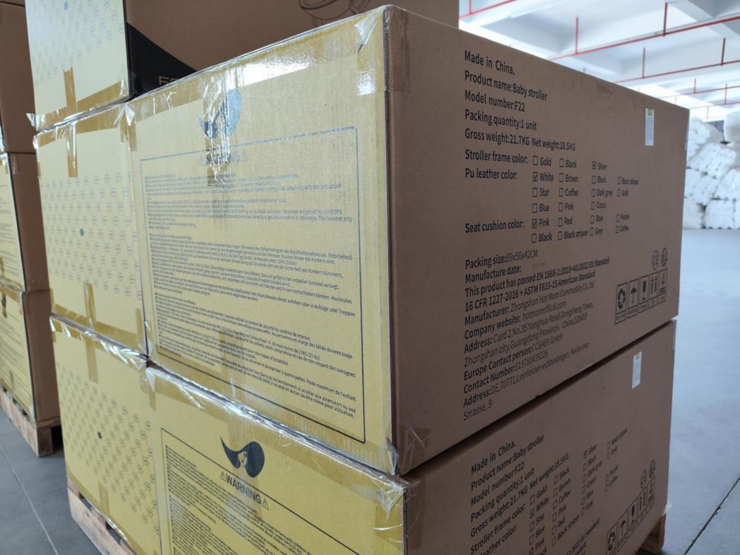 Poussette classique Hot Mom Combi 3 en 1, ensemble complet, cadre en aluminium, pneus en caoutchouc plein, protection contre la pluie et moustiquaire, modèle F22 (noir-3, avec siège auto)