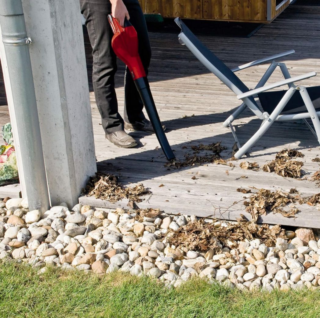 Tondeuse à gazon sans fil Einhell GE-CM 18/30 Li Kit Power X-Change (18 V, largeur de coupe 30 cm, surface recommandée 150 m²) Livrée avec batterie 3,0 Ah et chargeur