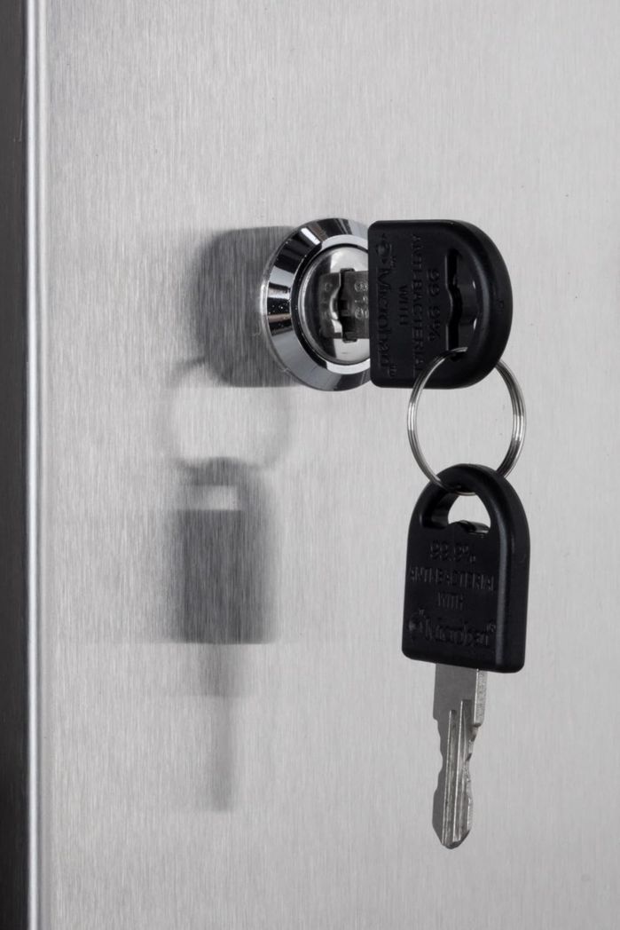 Armoire réfrigérée négative professionnelle METRO GFR1400, 131,4 x 80,5 x 206,5 cm, 940 L, refroidissement ventilé, 980 W, avec serrure, argent, réfrigérateur, congélateur, 2 portes, côte à côte