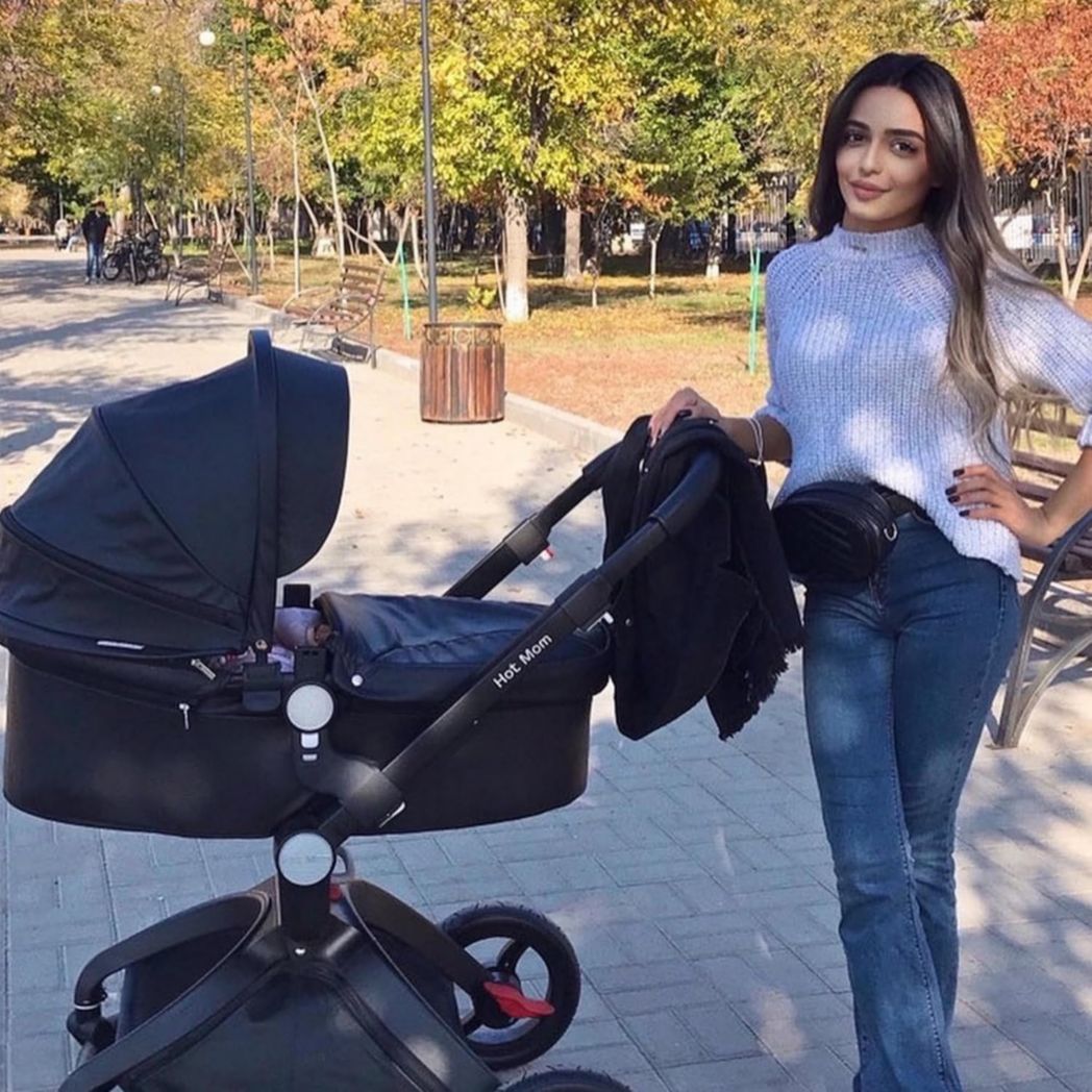 Poussette classique Hot Mom Combi 3 en 1, ensemble complet, cadre en aluminium, pneus en caoutchouc plein, protection contre la pluie et moustiquaire, modèle F22 (noir-3, avec siège auto)