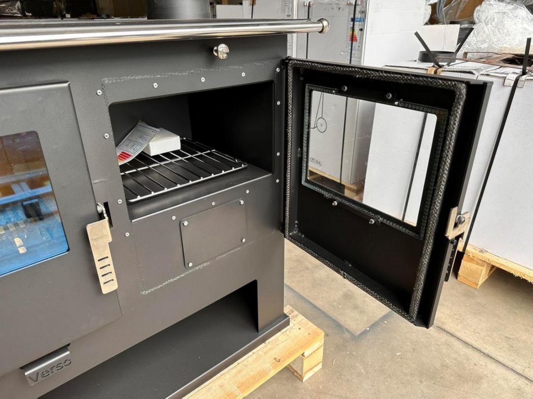 Verso Cs - Cuisinière à bois - 7,7 kW - Four de cuisine puissant au style traditionnel et à l'efficacité moderne - Noir