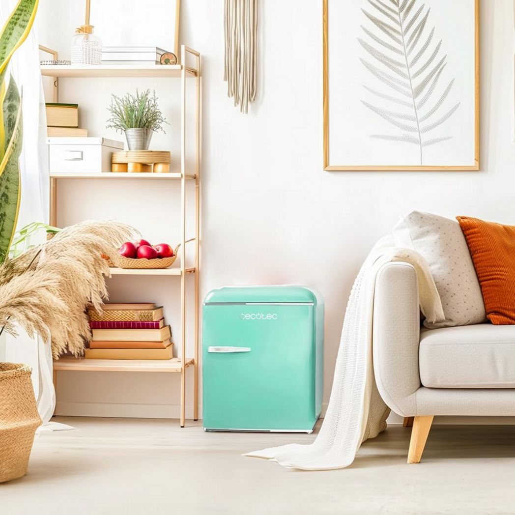 Mini-réfrigérateur Cecotec Bolero CoolMarket TT Origin 45 Rouge. Réfrigérateur de table rétro 45 L, 55 cm de haut, 44,7 cm de large, classe énergétique E, bac à glaçons et poignée chromée, rouge.