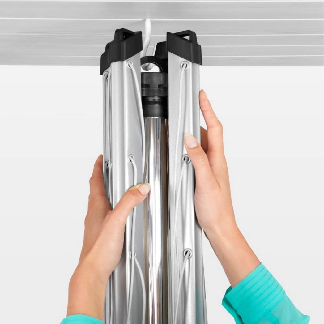 Brabantia - Séchoir à linge Lift-O-Matic - Étendoir à linge d'extérieur - Antidérapant - Résistant aux UV, 60 m - Rotation fluide - Pratique - Douille métallique à planter - Gris métallisé - 295 cm