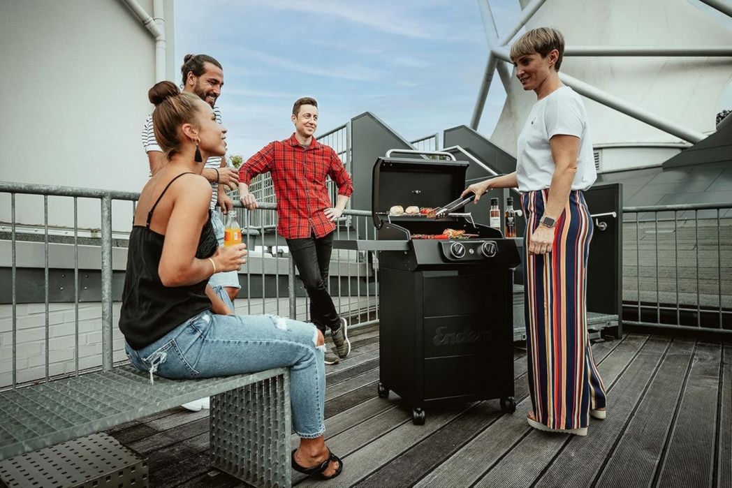 Barbecue électrique Enders® eCRAVE 2, avec grille en fonte, chariot de barbecue avec beaucoup d'espace de rangement, système de nettoyage Simple Clean™, 2 éléments chauffants puissants, hotte aspirante