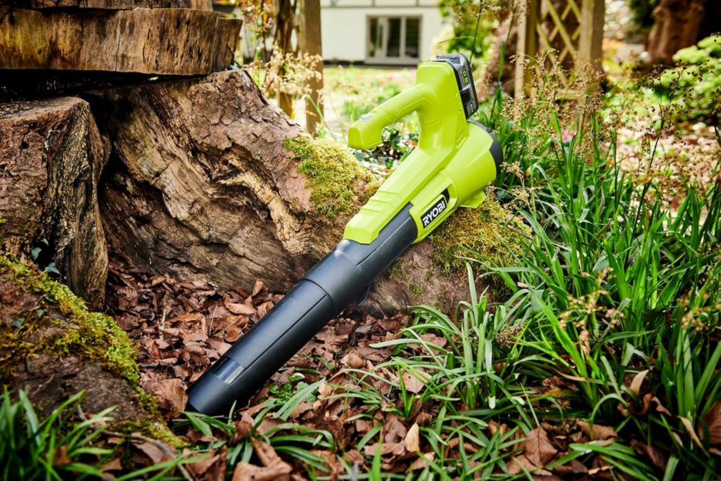 RYOBI - Souffleur aspirateur broyeur sans fil 18 volts ONE+, sans balais - 201 km/h (livré sans batterie) - OBV18