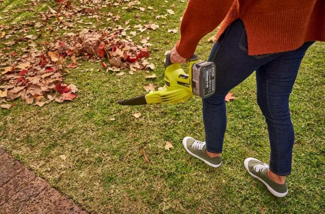 RYOBI - Souffleur aspirateur broyeur sans fil 18 volts ONE+, sans balais - 201 km/h (livré sans batterie) - OBV18