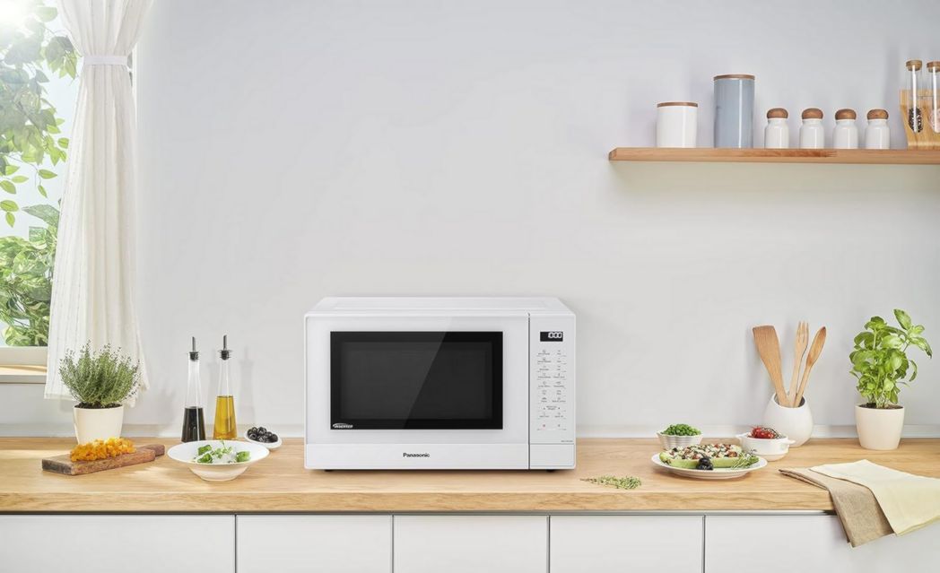 Four à micro-ondes et grill Panasonic NN-GT46KBSUG avec plateau tournant, 31 litres, acier inoxydable, 1 000 W, puissance du gril : 1 100 W, 24 programmes automatiques, écran LCD, capteur Genius, menu Junior, noir
