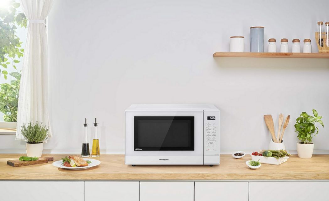Four à micro-ondes et grill Panasonic NN-GT46KBSUG avec plateau tournant, 31 litres, acier inoxydable, 1 000 W, puissance du gril : 1 100 W, 24 programmes automatiques, écran LCD, capteur Genius, menu Junior, noir