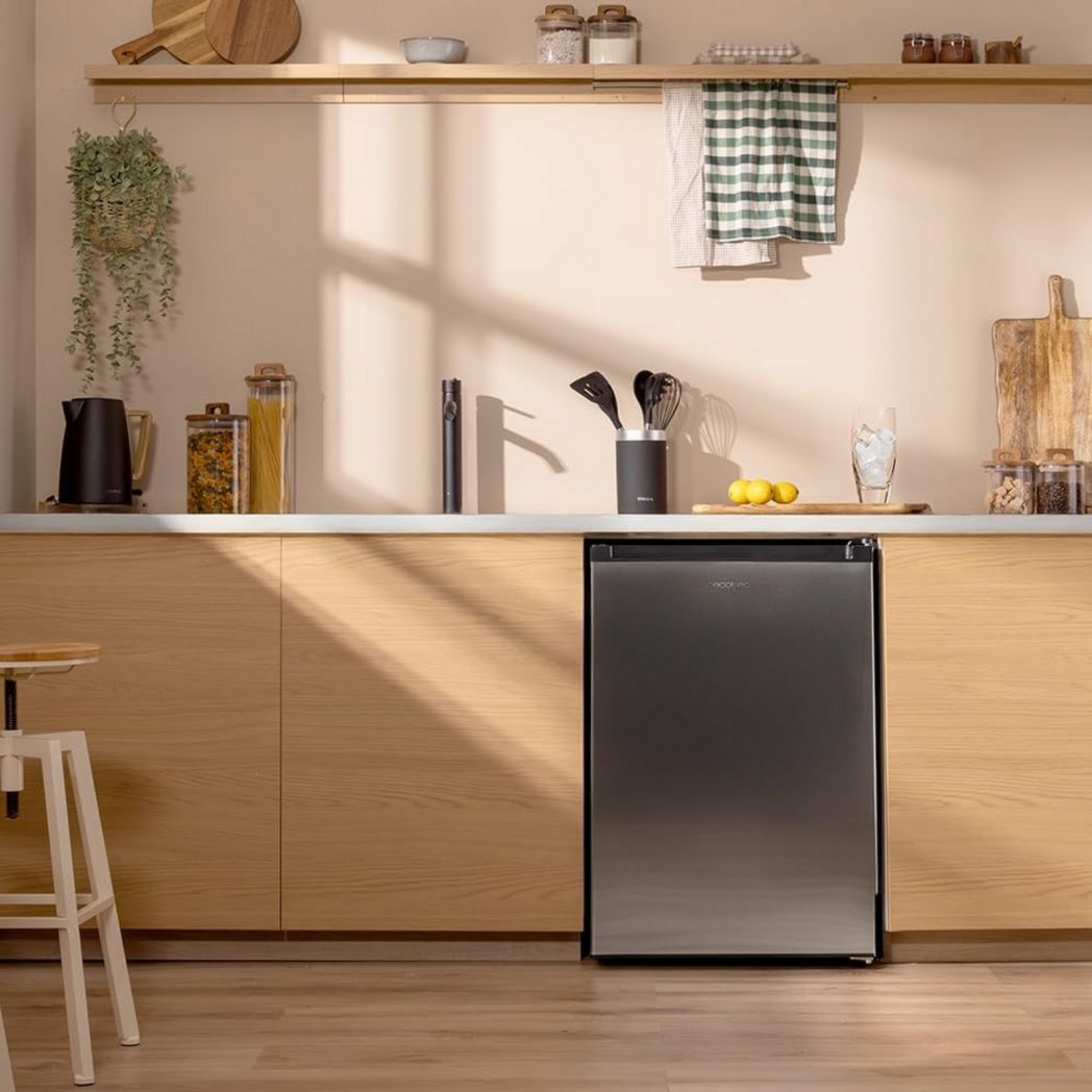 Congélateur vertical en acier inoxydable Cecotec Bolero CoolMarket TF 87 87 litres. Congélateur vertical en acier inoxydable de 83,6 cm de haut et 50,6 cm de large avec une grande capacité et une classe énergétique E.