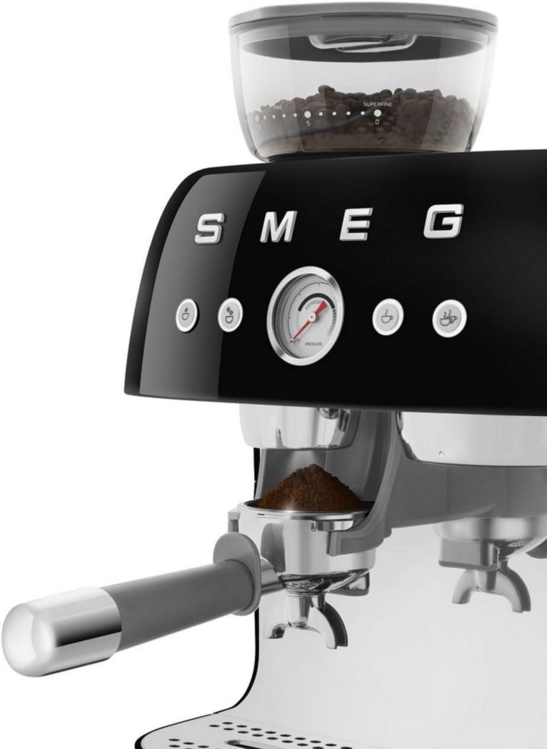 Machine à expresso manuelle Smeg EGF03CREU, avec moulin à grains intégré, thermoblock, 4 niveaux de température, buse vapeur et manomètre, réservoir 1 L, dimensions compactes, 1350 W, couleur crème