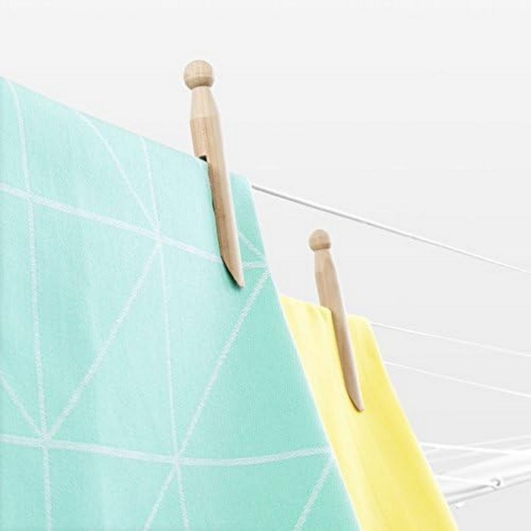 Brabantia - Séchoir à linge Lift-O-Matic - Étendoir à linge d'extérieur - Antidérapant - Résistant aux UV, 60 m - Rotation fluide - Pratique - Douille métallique à planter - Gris métallisé - 295 cm