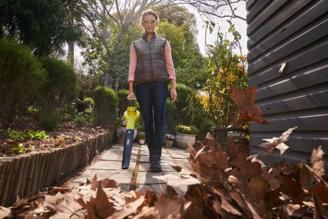 RYOBI - Souffleur aspirateur broyeur sans fil 18 volts ONE+, sans balais - 201 km/h (livré sans batterie) - OBV18