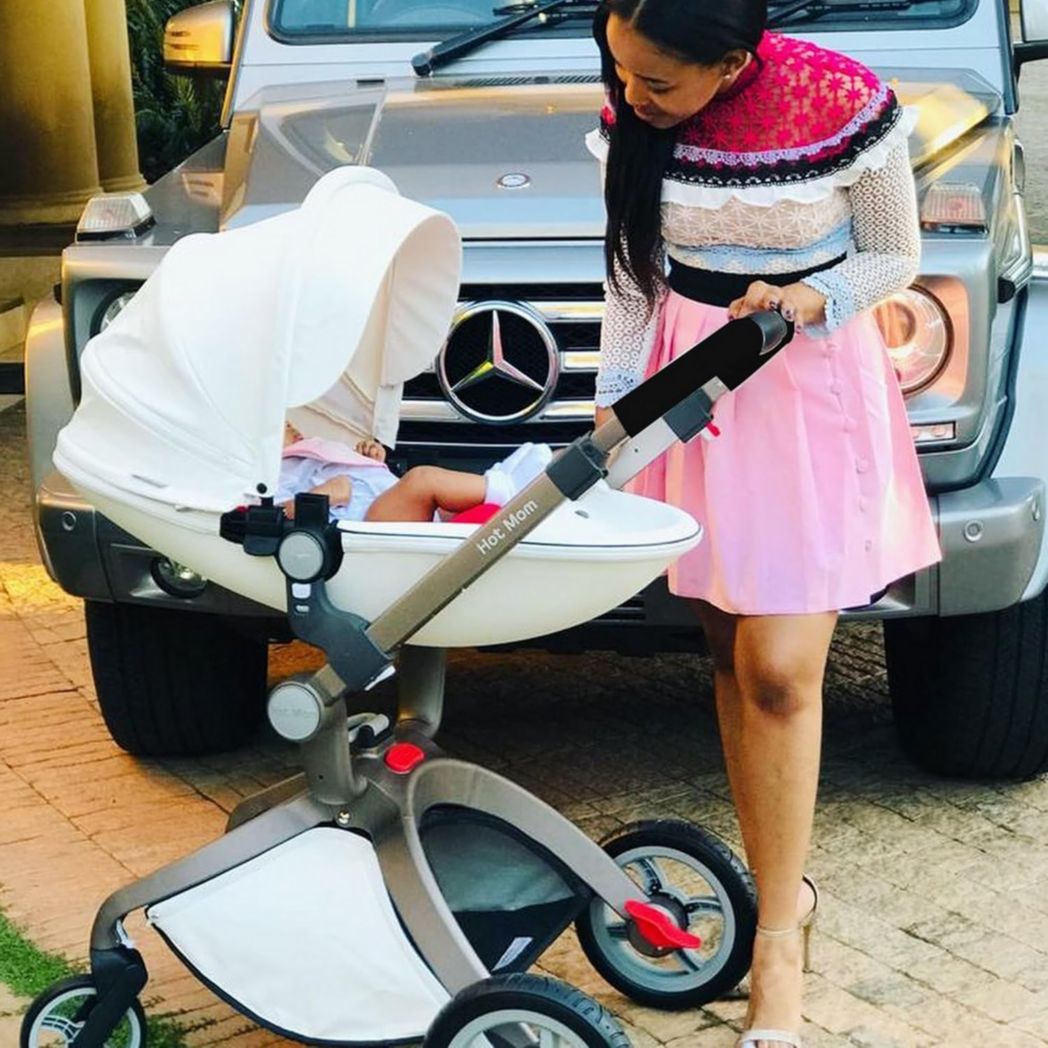 Poussette classique Hot Mom Combi 3 en 1, ensemble complet, cadre en aluminium, pneus en caoutchouc plein, protection contre la pluie et moustiquaire, modèle F22 (noir-3, avec siège auto)