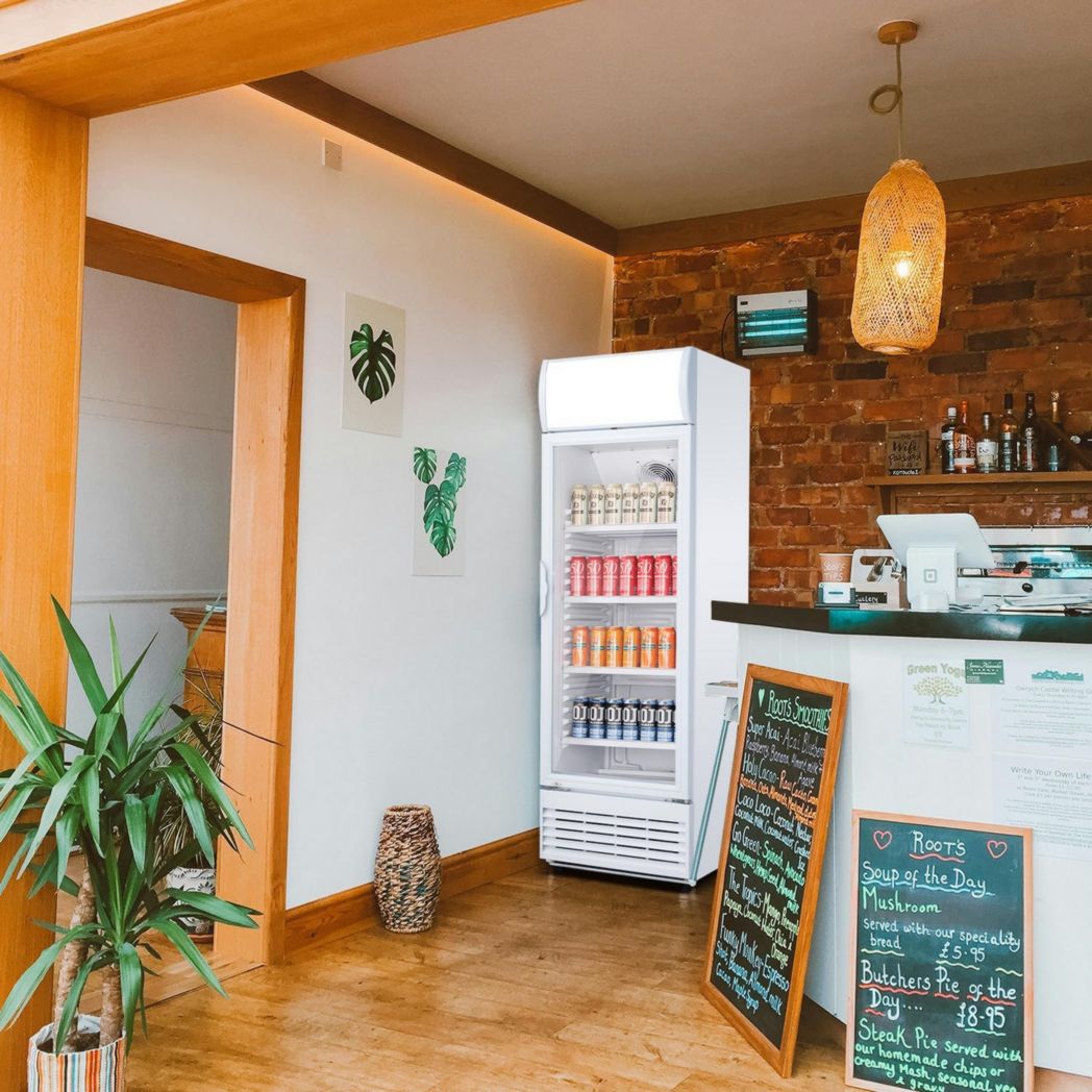 Réfrigérateur à boissons professionnel METRO GSC2360B, acier/verre, 62 x 63,6 x 175,3 cm, 347 L, avec serrure, noir