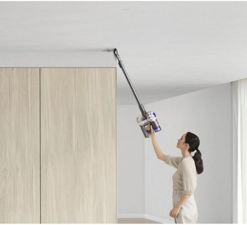 Aspirateur-balai sans fil Dyson V8 Advanced™ – 130 AW, autonomie de 40 min, brosse motorisée auto-démêlante, accessoires combinés, station d'accueil murale, argent/nickel