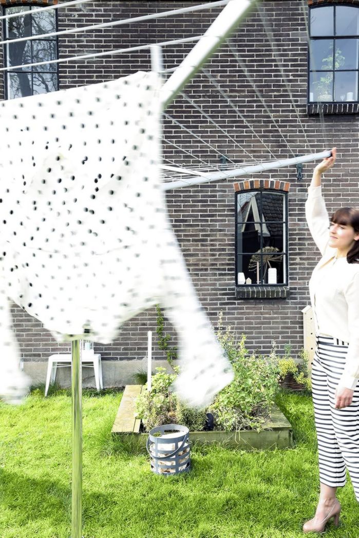 Brabantia - Séchoir à linge Lift-O-Matic - Étendoir à linge d'extérieur - Antidérapant - Résistant aux UV, 60 m - Rotation fluide - Pratique - Douille métallique à planter - Gris métallisé - 295 cm