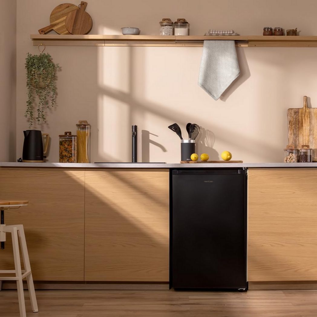 Congélateur vertical en acier inoxydable Cecotec Bolero CoolMarket TF 87 87 litres. Congélateur vertical en acier inoxydable de 83,6 cm de haut et 50,6 cm de large avec une grande capacité et une classe énergétique E.