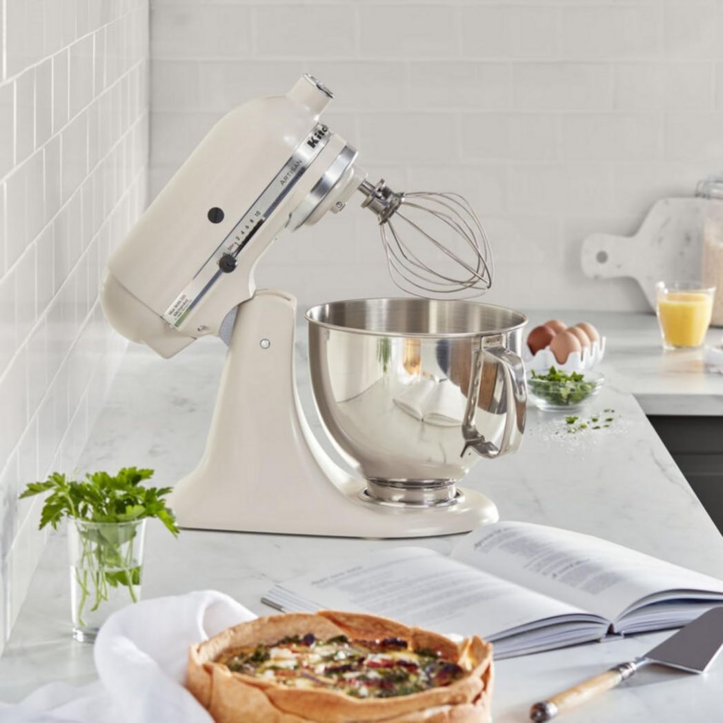 Robot pâtissier multifonction KitchenAid Artisan à tête inclinable avec 4 accessoires et bol de 4,8 L | Crème