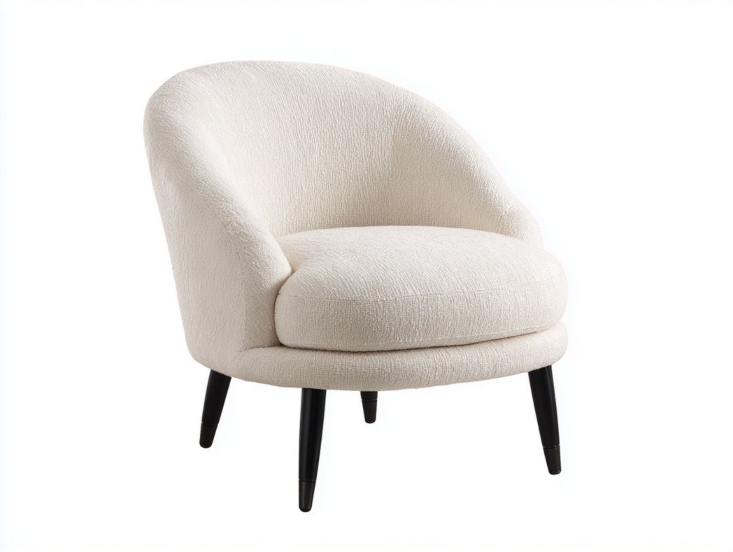 Fauteuil en tissu écru avec pieds en bois noir