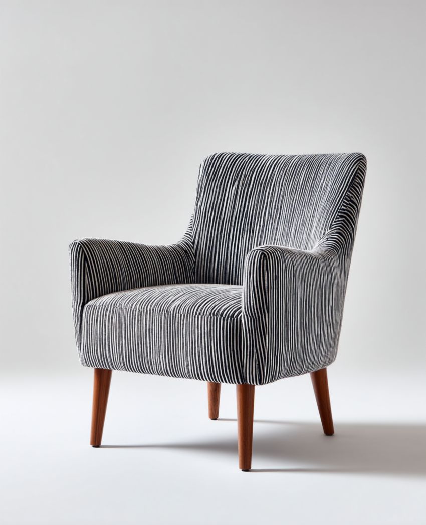 Fauteuil en tissu rayé noir et blanc avec pieds en bois et dossier droit