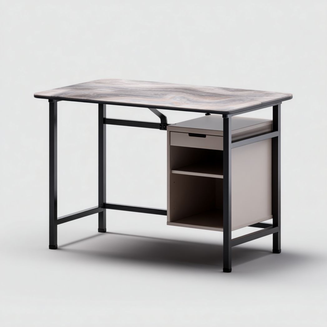Bureau avec structure en métal noir, plateau rectangulaire effet marbre, un tiroir et deux compartiments ouverts