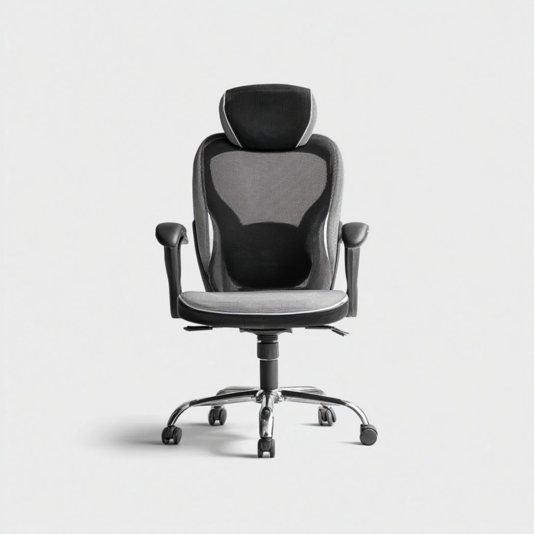 Chaise de bureau en maille noire et grise, dossier haut avec appui-tête, accoudoirs souples et base métallique à cinq branches