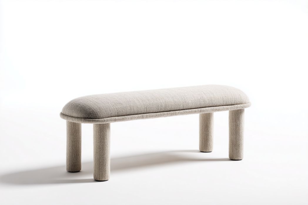 Banc rembourré en tissu beige avec piètement cylindrique