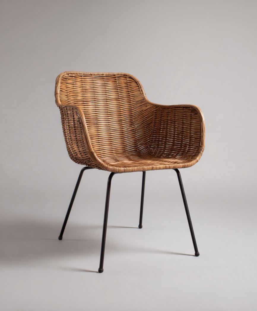 Chaise de jardin en rotin brun avec structure en métal noir