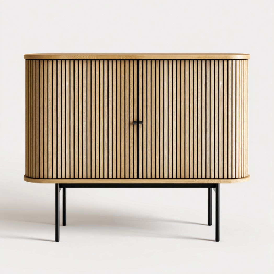 Buffet en bois clair, 2 portes à rainures verticales, corps arrondi et pieds métalliques noirs