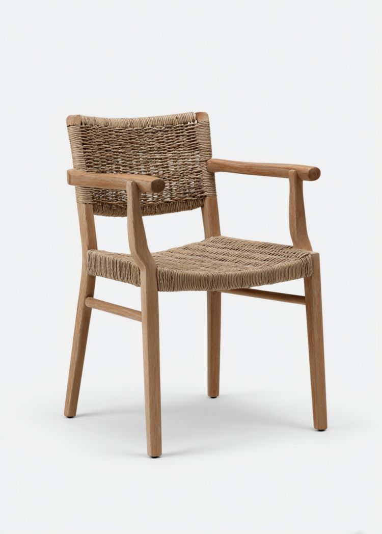 Chaise de jardin en bois clair avec dossier et assise en rotin tressé