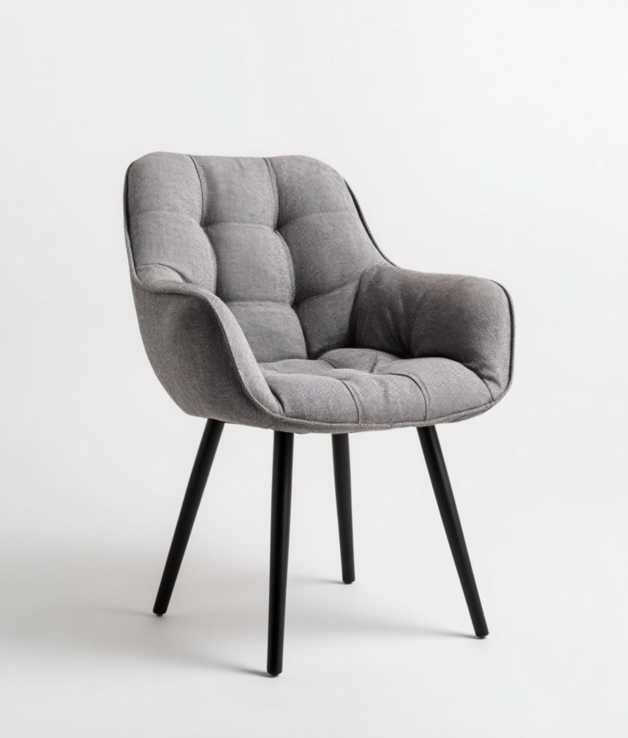 Chaise en tissu gris avec dossier capitonné et pieds noirs en métal