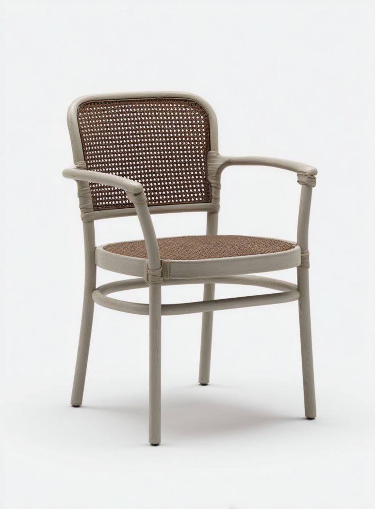 Chaise de jardin en cadre bois gris clair avec dossier et assise en rotin brun