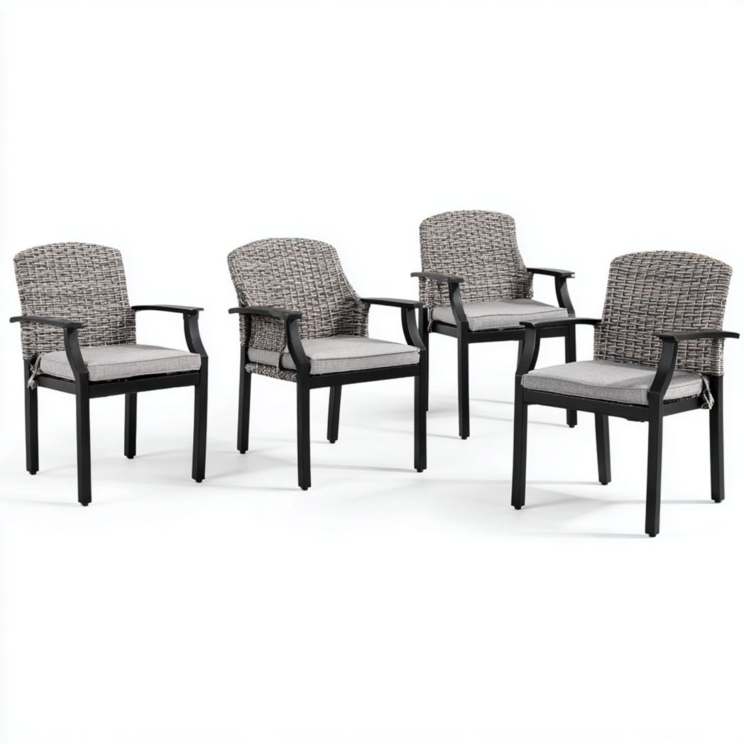 Lot de quatre fauteuils de jardin en rotin synthétique cadre noir coussins gris