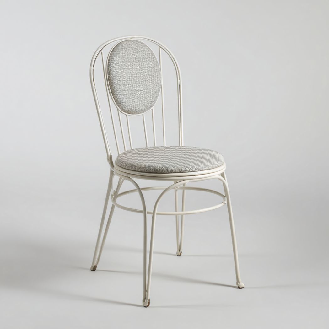 Chaise de jardin en métal blanc avec dossier rond rembourré et assise capitonnée