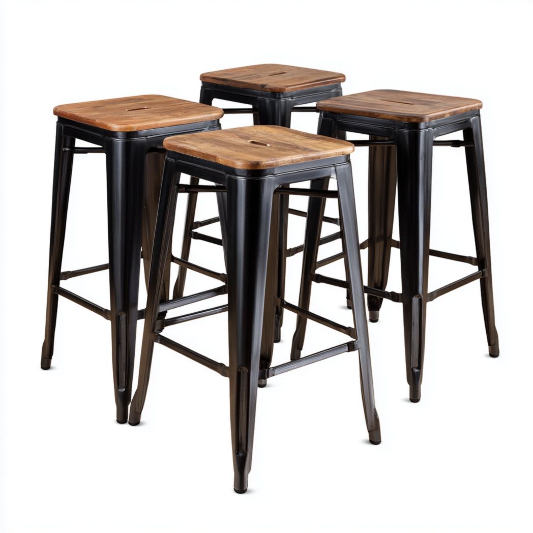 Lot de quatre tabourets carrés avec assise en bois et pieds métalliques noirs