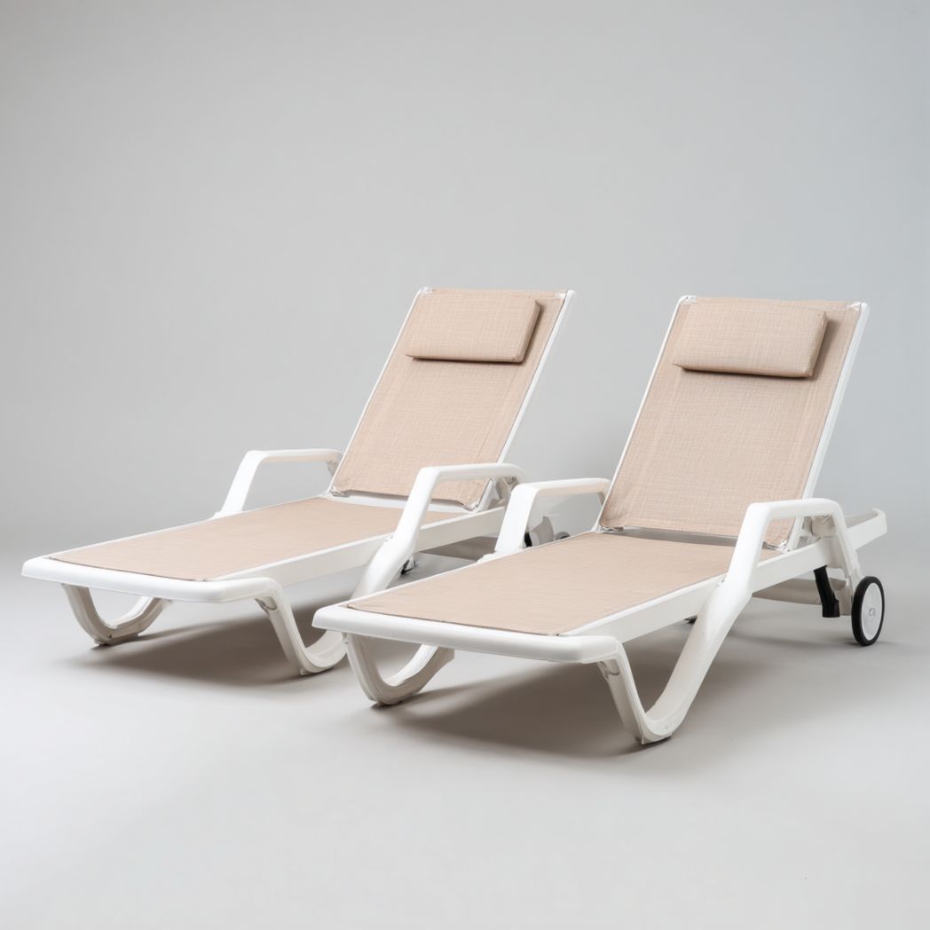 Lot de deux bains de soleil avec structure blanche et revêtement en tissu beige
