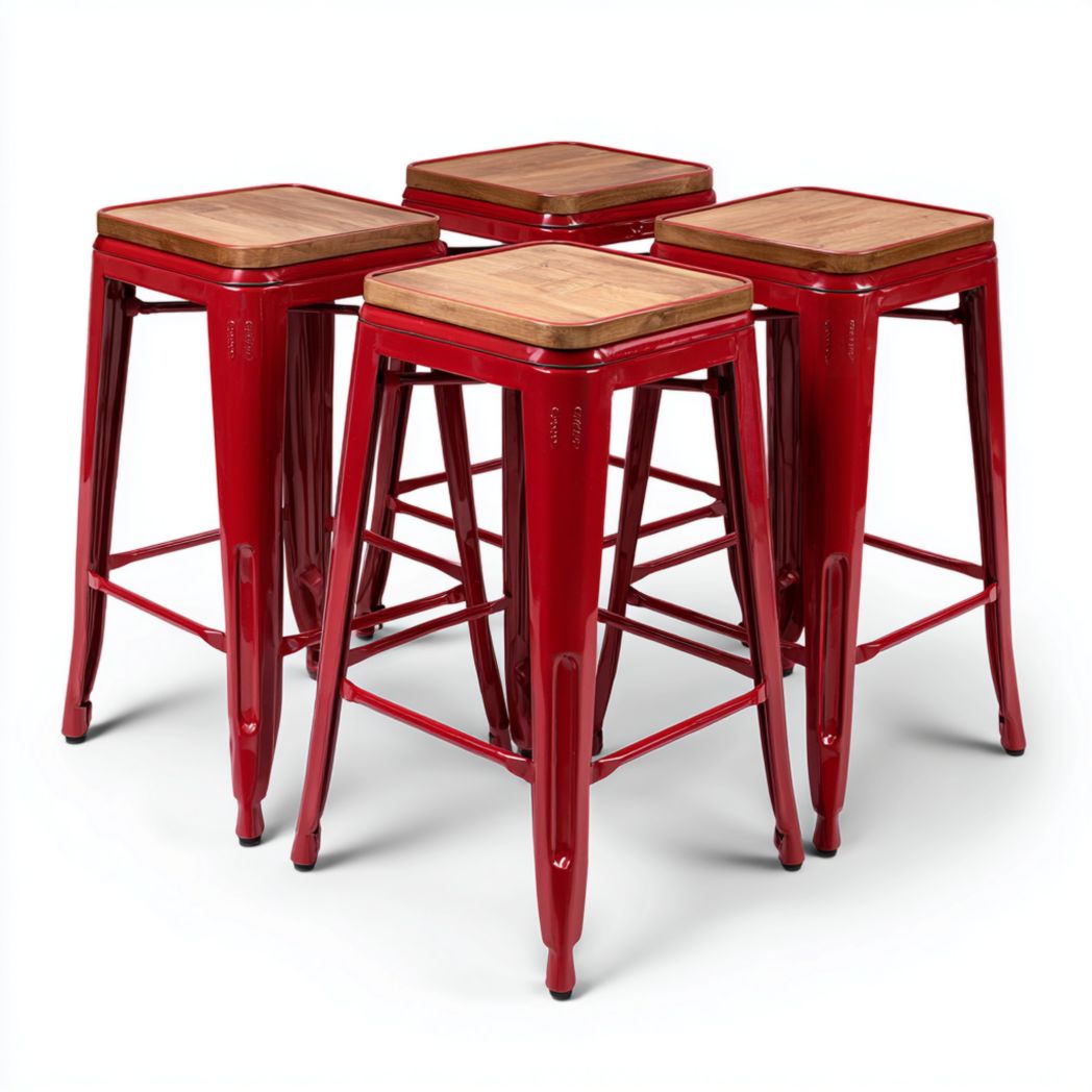 Lot de quatre tabourets hauts carrés en métal rouge avec assise en bois